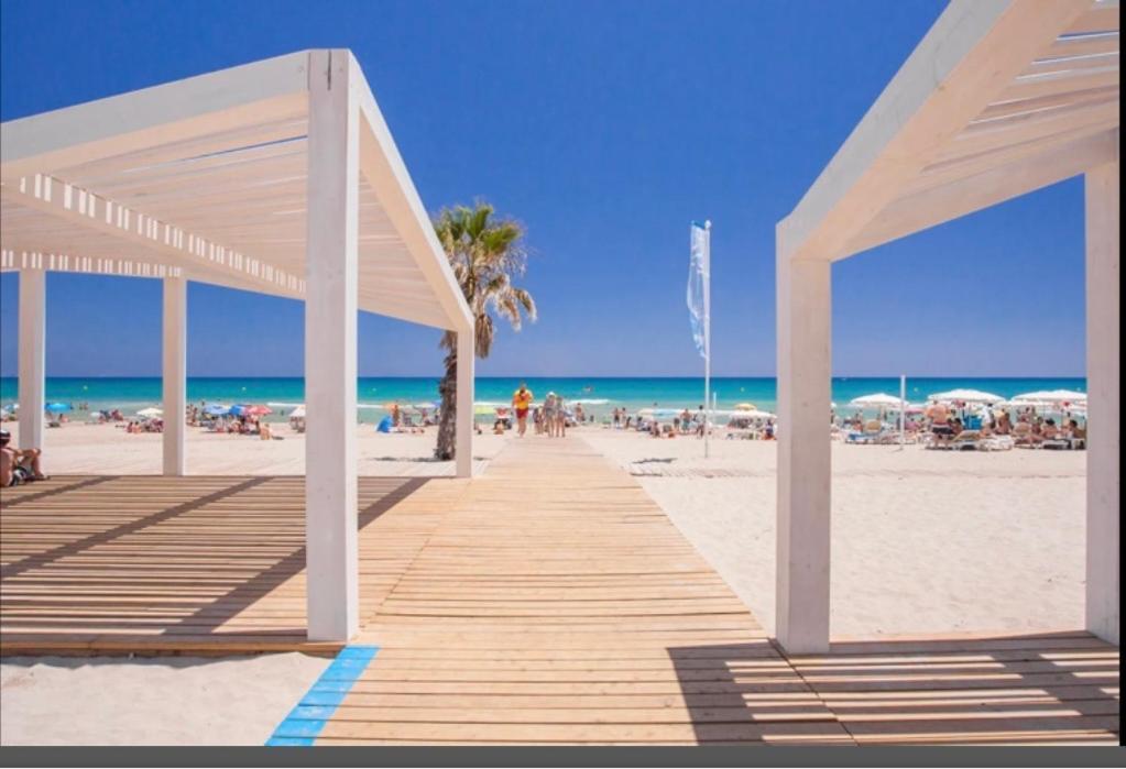 Amplio Apartamento Con Vistas Al Mar, Parking Y Wifi Alicante Bagian luar foto